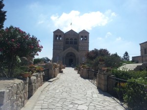 20120827_101144Biserica transigurarii de pe m Tabor