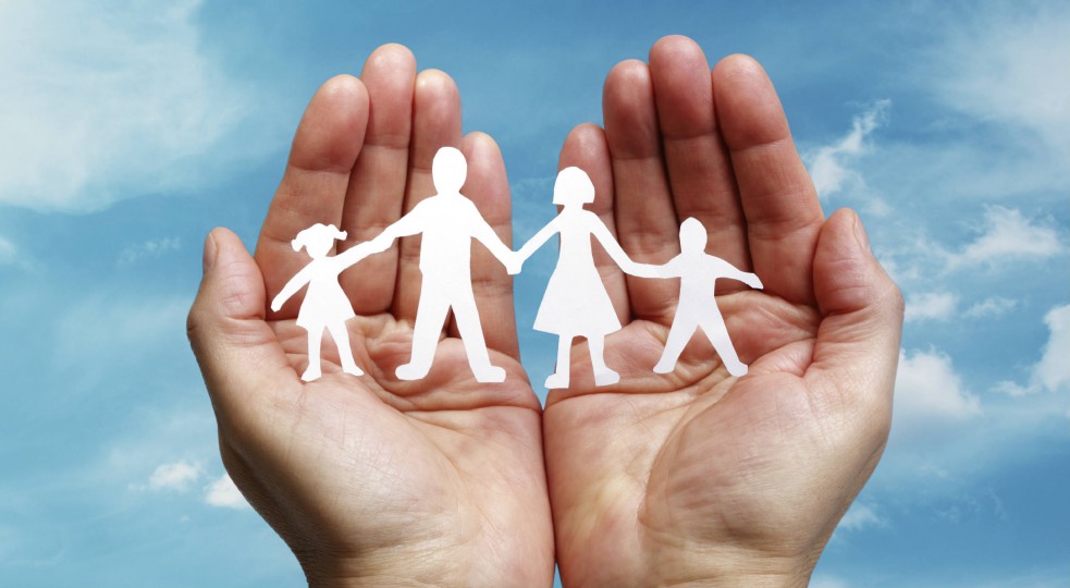 Famiglia-carta-983x540