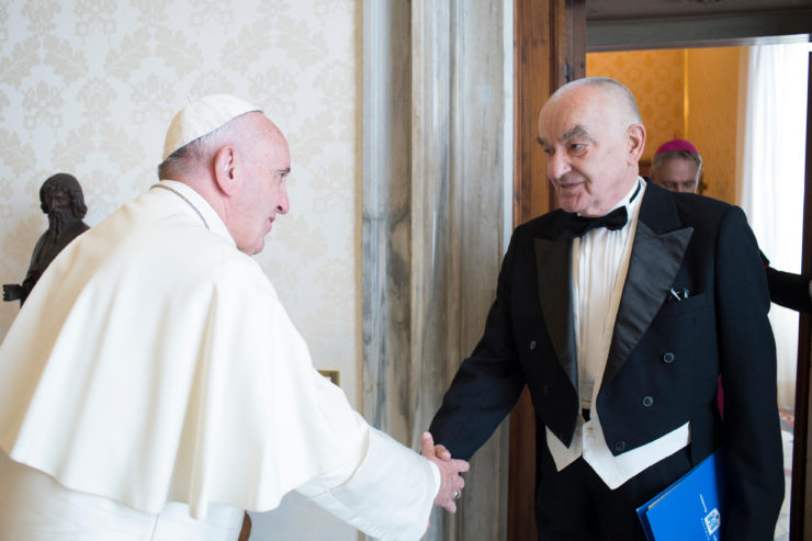 papa-francisc-si-ambasadorul-romaniei-liviu-petru-zapirtan