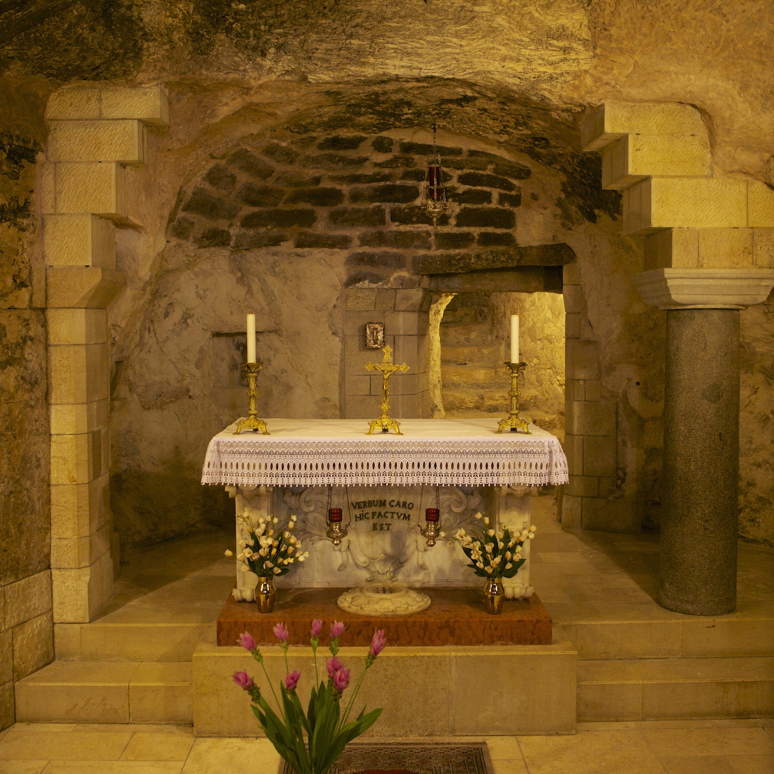 nazaret Verbum caro hic factum est_intruparea