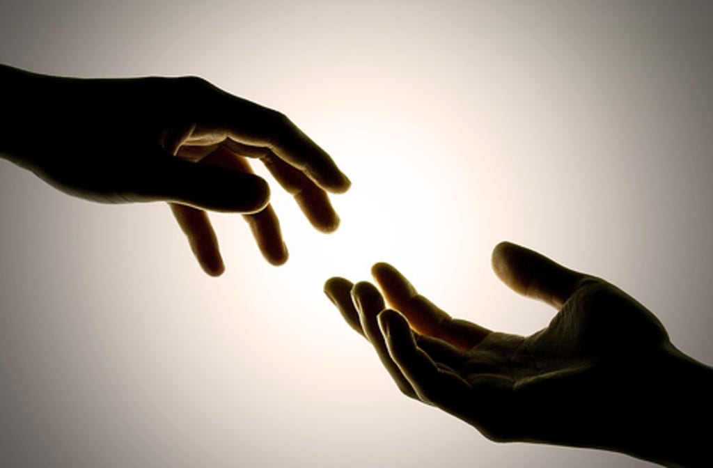 doua maini de mana cu Dumnezeu